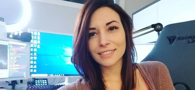 Alinity harassed at her home? Twitch streamer addresses balloon clip | GINX  Esports TV