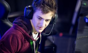 Fortnite And Samsung Partnership: Ninja Plays Fortnite With iKON