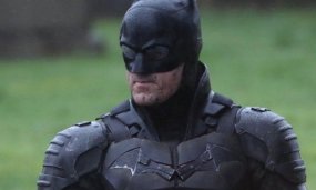 The Batman Set Photo Reveals The Full Costume And Bat-bike