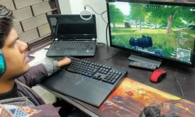 Meet Indian Youth Who Plays PUBG Mobile With His Only One Finger