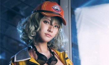 Hot Cindy Aurum Cosplay From Final Fantasy XV