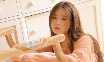 Cute Girlfriend In Sunshine For Gamers