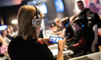 Mobile Gaming vs. Online Casinos: Which Offers the Best On-the-Go Entertainment?