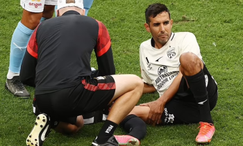 How do doctors treat a broken leg of a footballer?