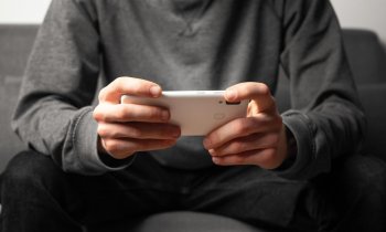 Cross-Platform Game Development: Technical Considerations and Multi-Device Optimization