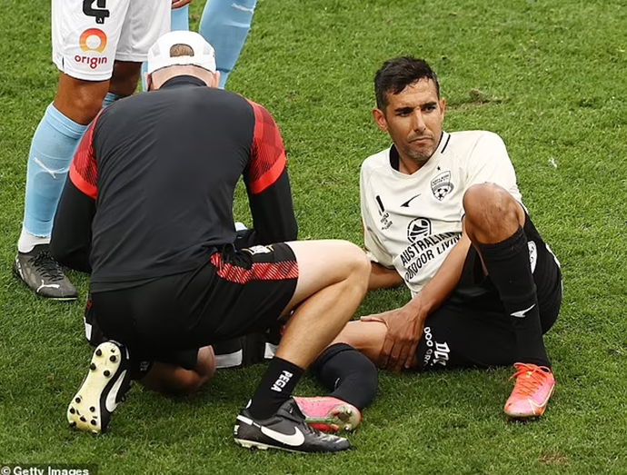 How do doctors treat a broken leg of a footballer?