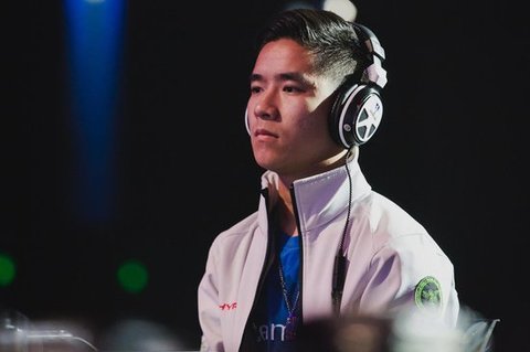 Du Nuckledu Dang Competing At Capcom Cup 2015