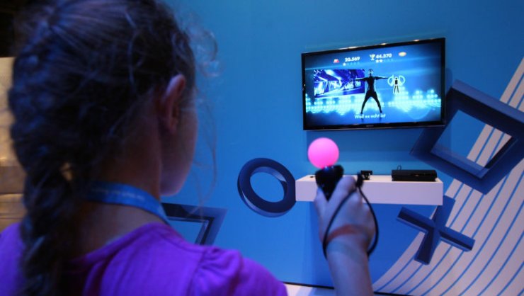 girl playing video games 1