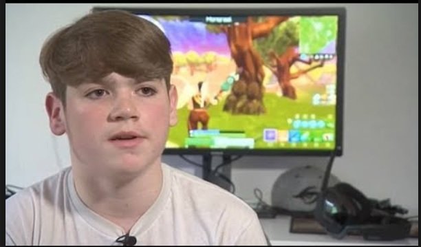 1 Uk Fortnite Player 13 Youtube Fortnite Player Mongraal Gained One Million Youtube Subcribers