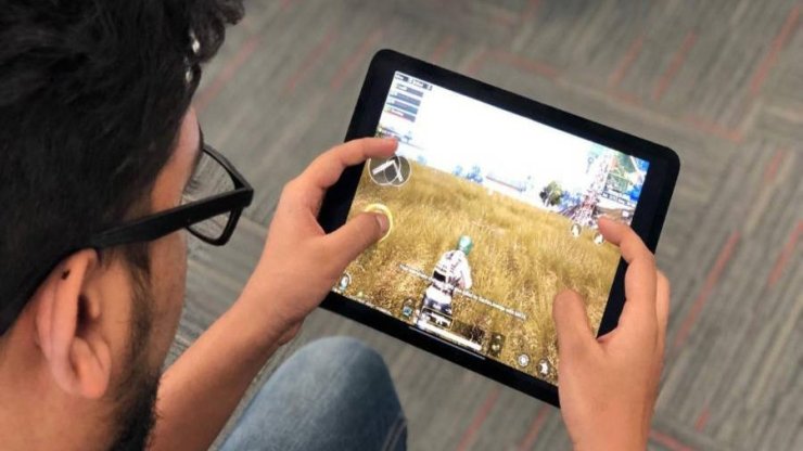 Cropped Pro Pubg Player Tactics And Controls