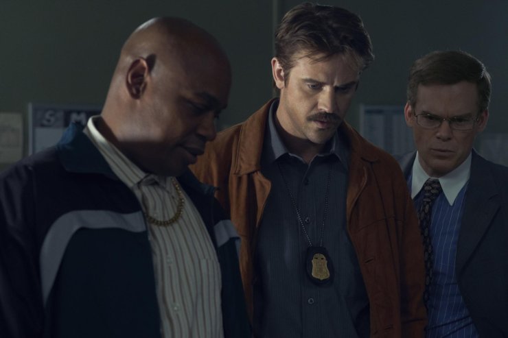 3584066 In The Shadow Of The Moon Michael C Hall B