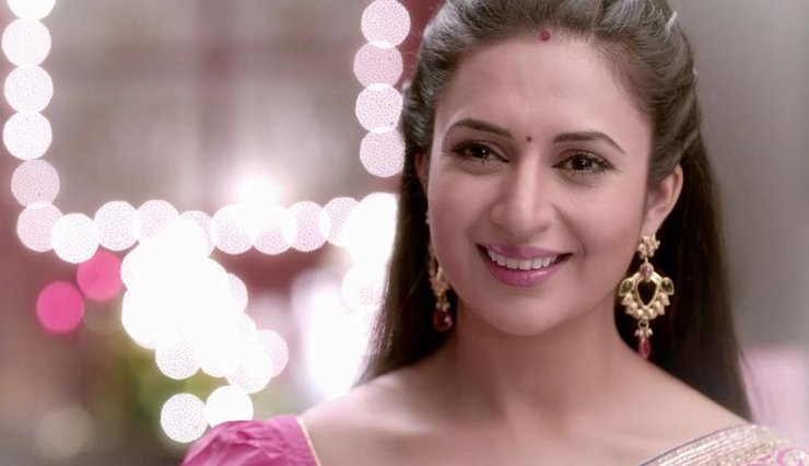 Bollywood Actress Divyanka Tripathi Doesn T Feel Okay With Bold Scenes