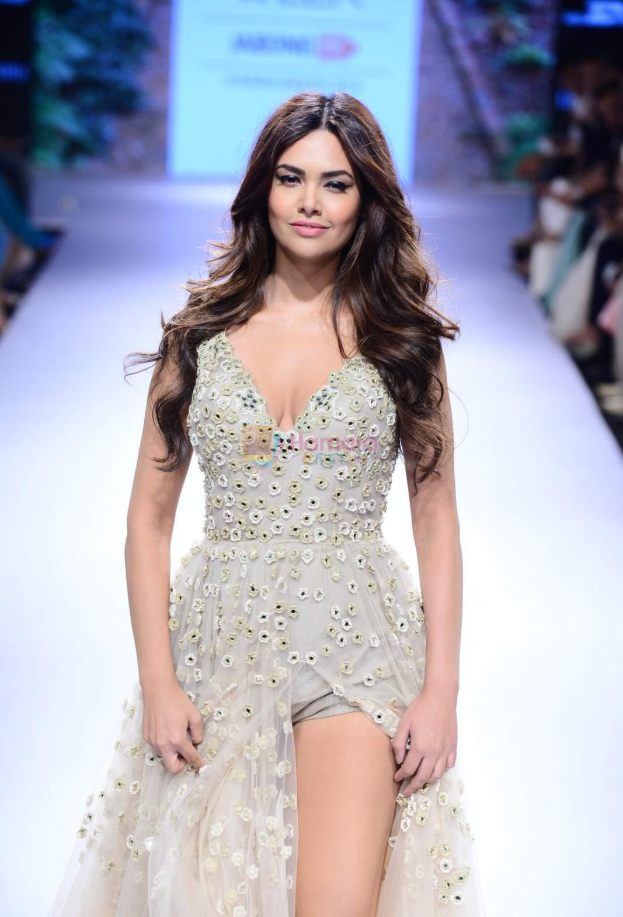 Gorgeous Actress Esha Gupta Was One Of The Curviest & Shortest Models