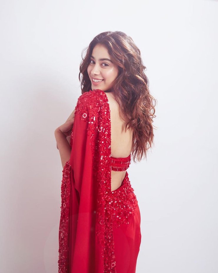 Janhvi Kapoor Blows Your Mind With Her Latest Still