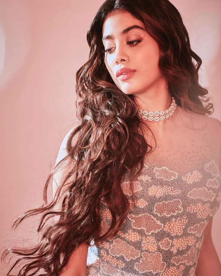 Janhvi Kapoor Blows Your Mind With Her Latest Still