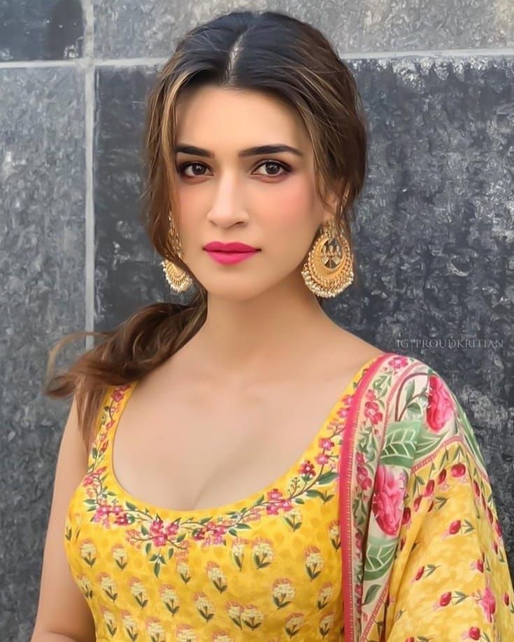 Housefull 4 Actress Kriti Sanon Shows Off Her Shoulder Tattoo!