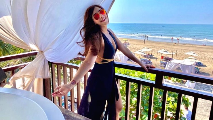 Polish Actress Angela Krislinzki Is Back From Her