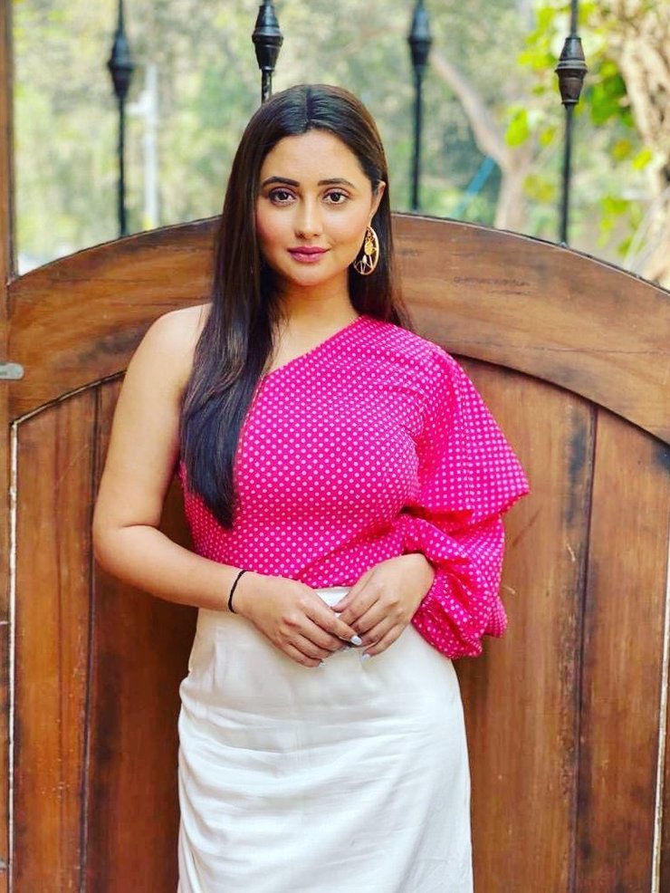 Rashami Desai Is Never Ashamed Of Her Weight, Still Looks Stunning