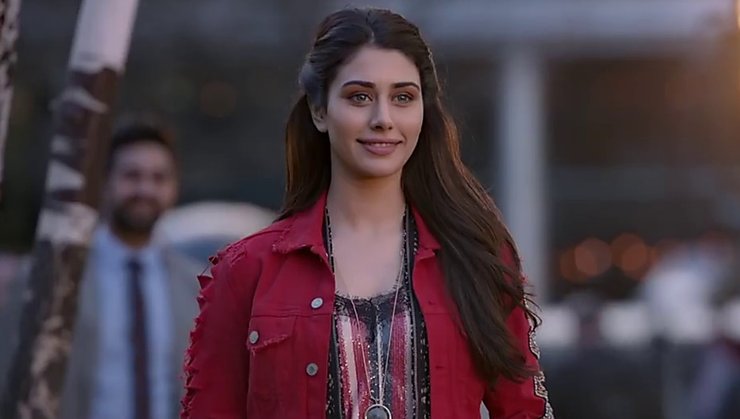 Warina Hussain In Chogada Loveratri 2018