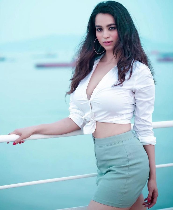 Soundarya Sharma 10