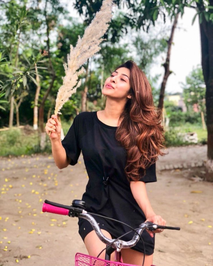 Sonarika Bhadoria Charming 5