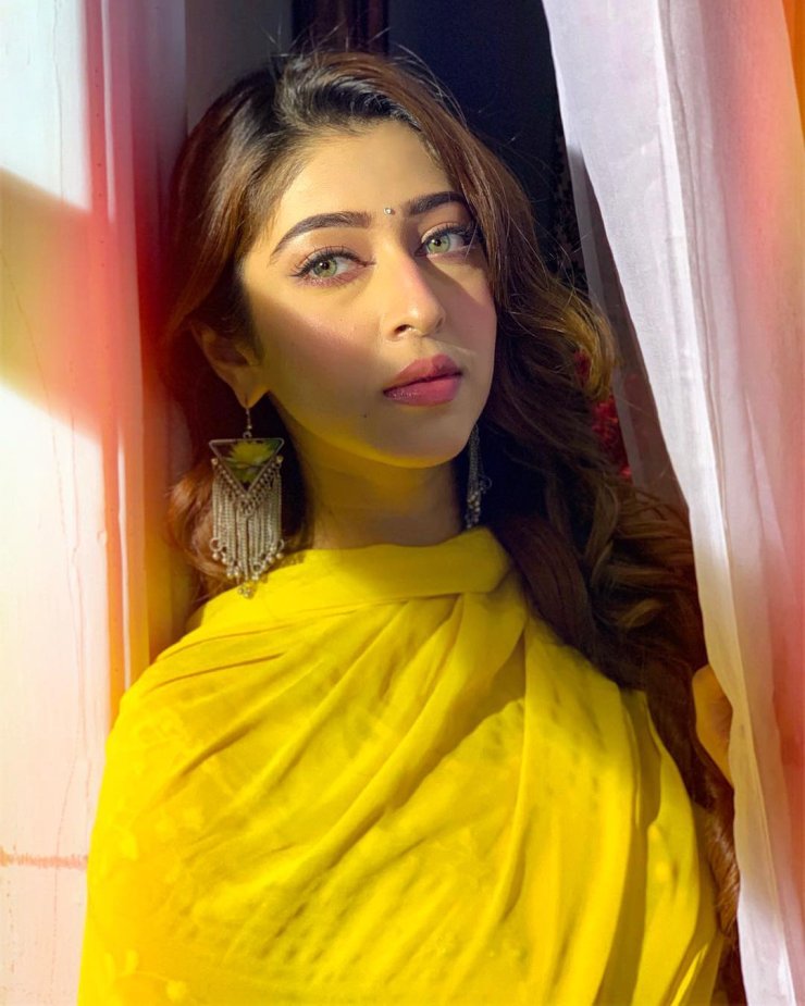 Sonarika Bhadoria Charmng 6