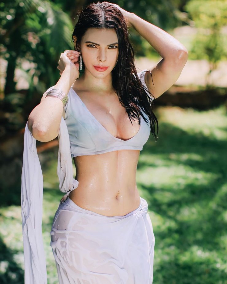 Sherlyn Chopra hot. 