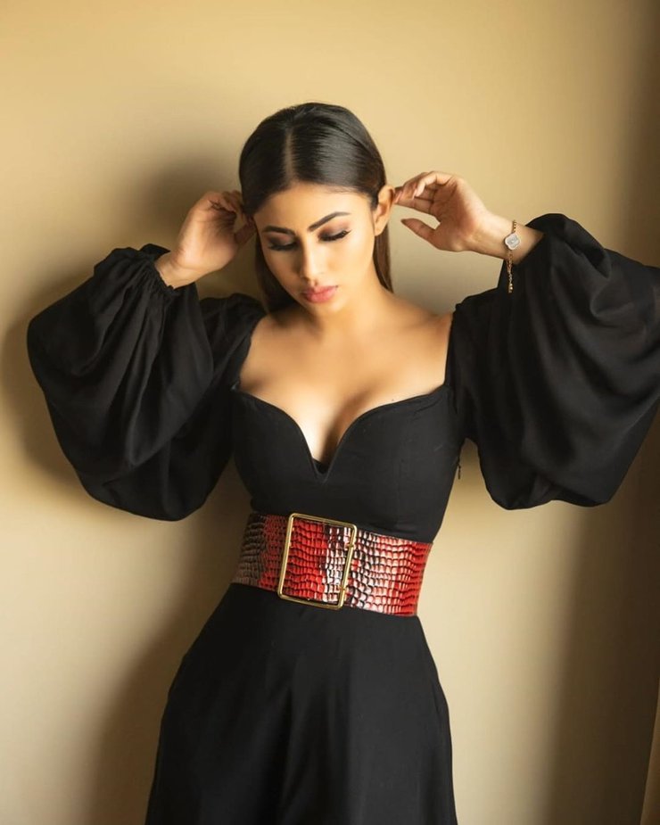 Mouni Roy Charming 1