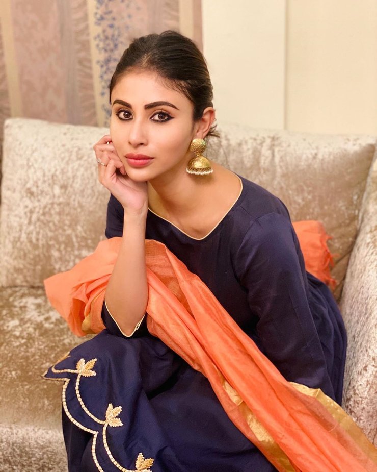 Mouni Roy Charming 9