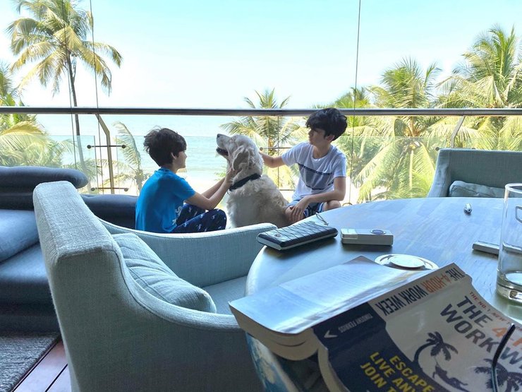 Hrithik Roshan With Family