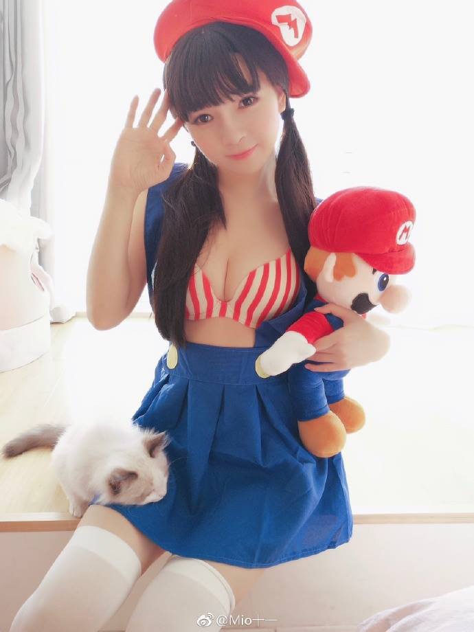 Cùng ngắm cosplay cô nàng Mario 