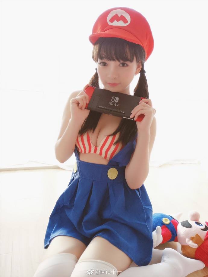 Cùng ngắm cosplay cô nàng Mario 