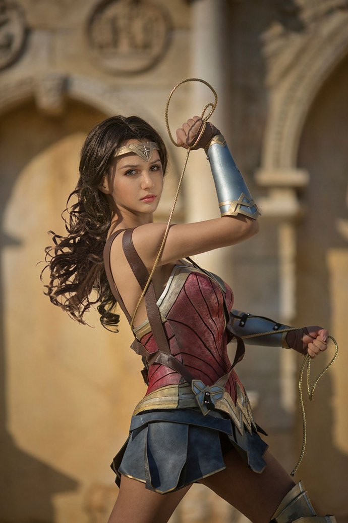 Ngỡ ngàng với cosplay tuyệt đẹp về nữ siêu anh hùng Wonder Woman