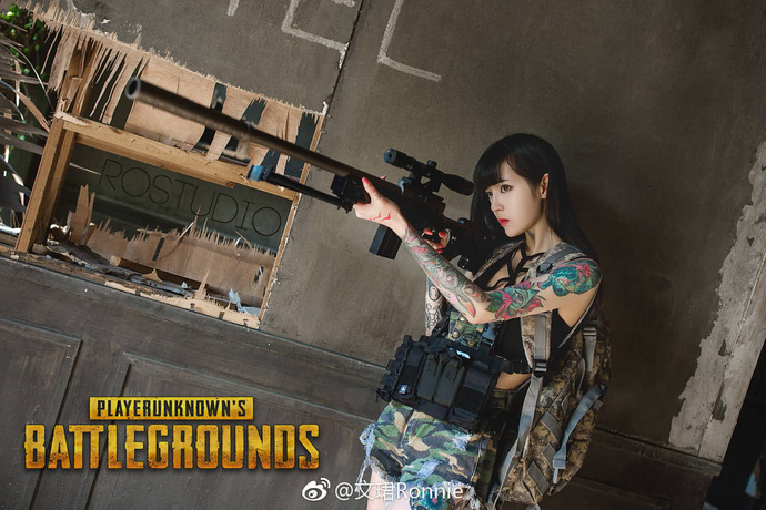 Cùng ngắm bộ ảnh của hot girl xăm trổ cosplay PUBG cực chất