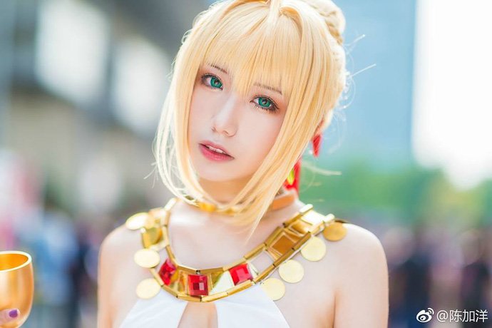 Cùng ngắm cosplay nàng Saber cực nóng bỏng và gợi cảm