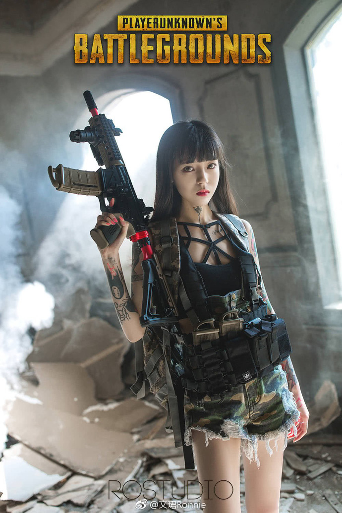 Cùng ngắm bộ ảnh của hot girl xăm trổ cosplay PUBG cực chất