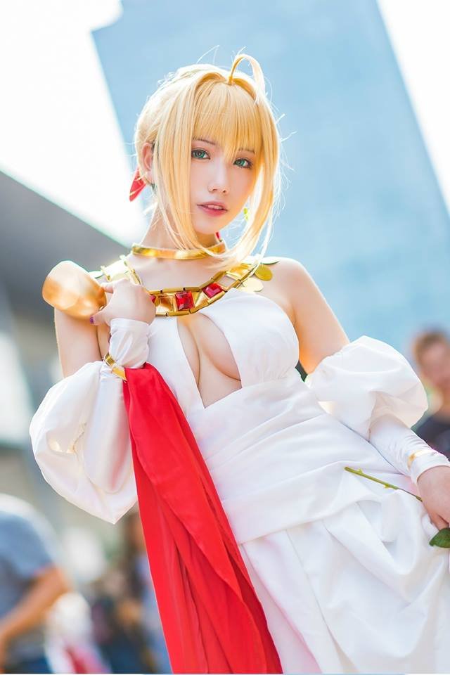 Cùng ngắm cosplay nàng Saber cực nóng bỏng và gợi cảm