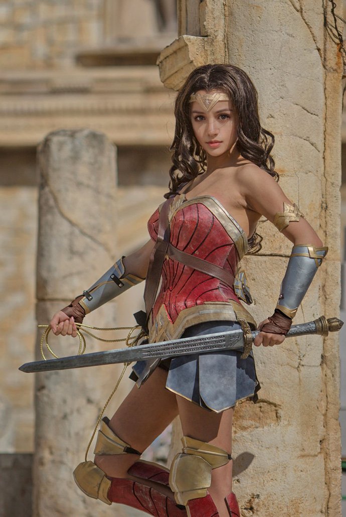 Ngỡ ngàng với cosplay tuyệt đẹp về nữ siêu anh hùng Wonder Woman