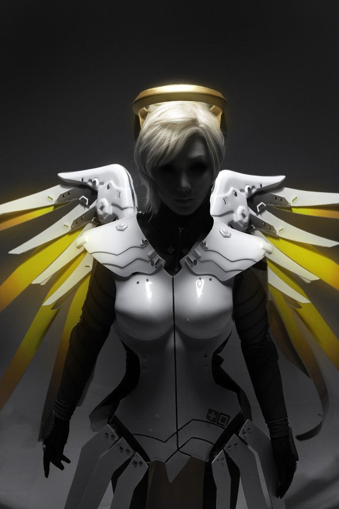 Ngất ngây với cosplay Mercy cực gợi cảm trong Overwatch