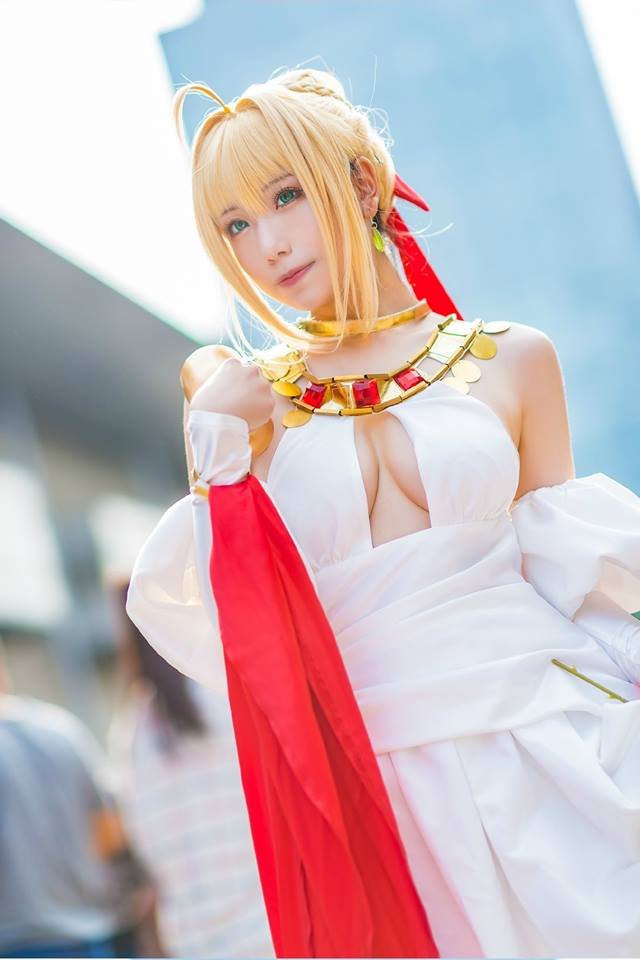 Cùng ngắm cosplay nàng Saber cực nóng bỏng và gợi cảm