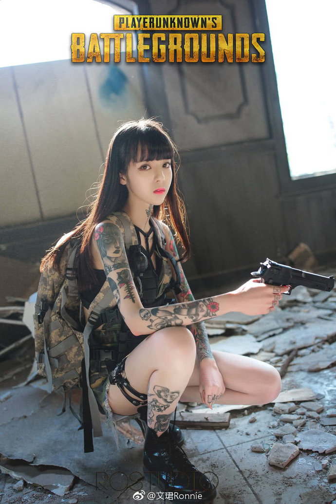 Cùng ngắm bộ ảnh của hot girl xăm trổ cosplay PUBG cực chất
