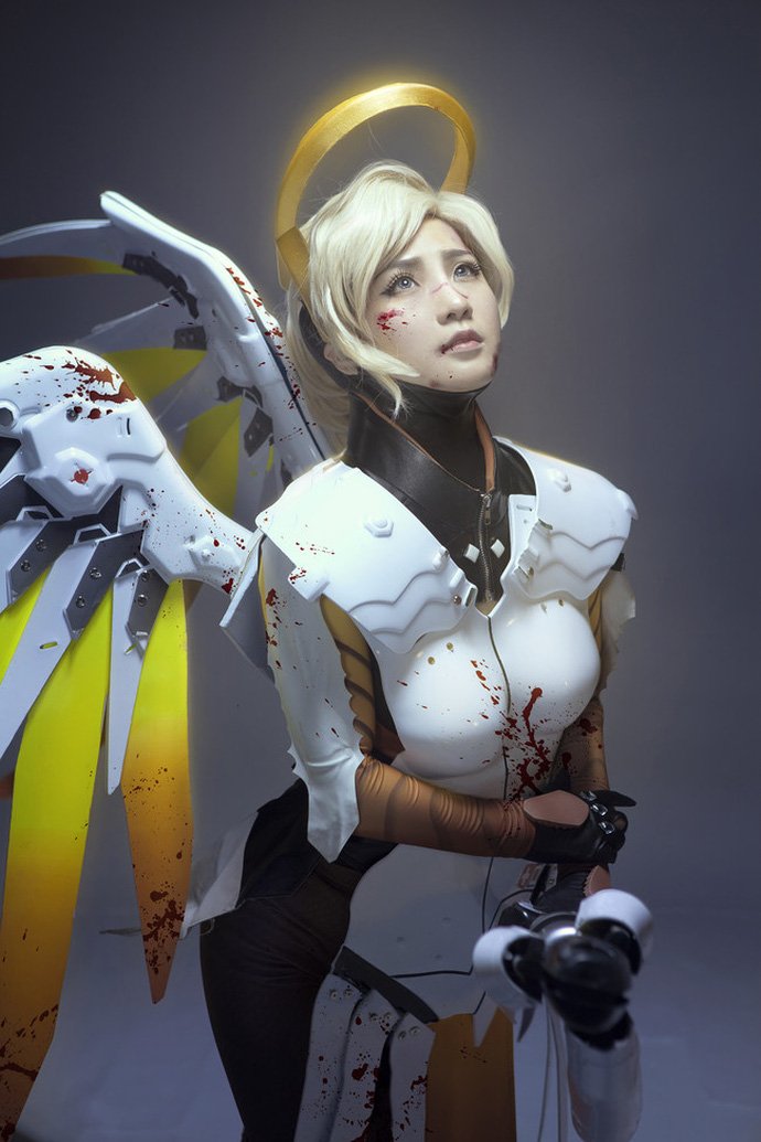 Gorgeous Mercy Cosplay In Overwatch