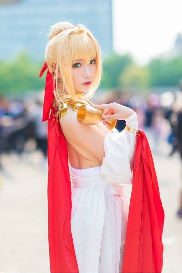 Cùng ngắm cosplay nàng Saber cực nóng bỏng và gợi cảm