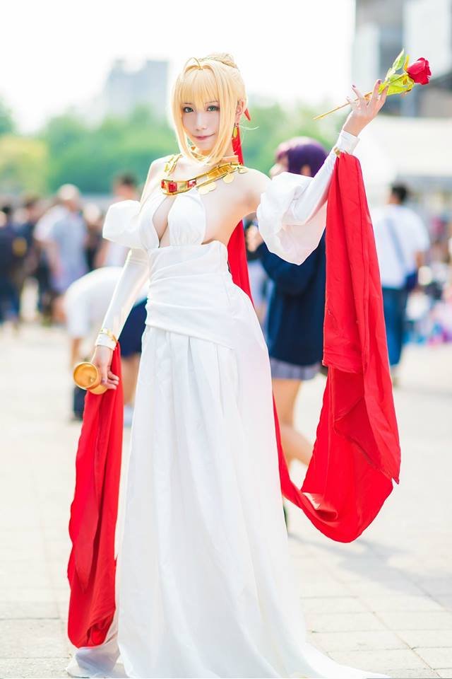 Cùng ngắm cosplay nàng Saber cực nóng bỏng và gợi cảm