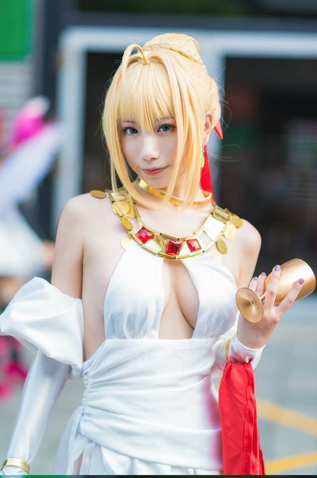 Cùng ngắm cosplay nàng Saber cực nóng bỏng và gợi cảm