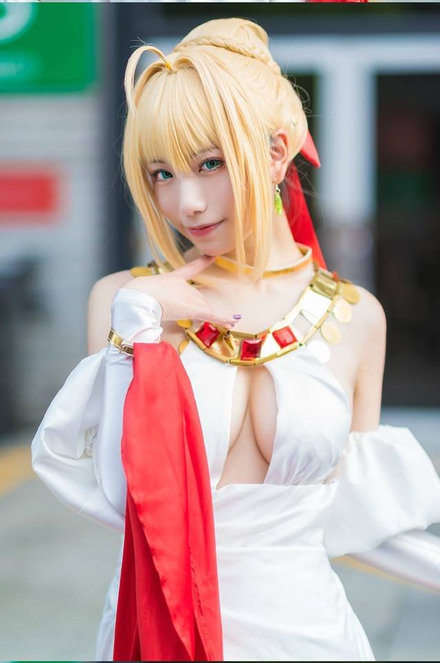 Cùng ngắm cosplay nàng Saber cực nóng bỏng và gợi cảm