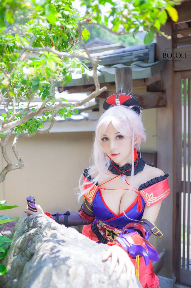 Lại bỏng mắt với cosplay Saber của người đẹp Hạ Mĩ Tương