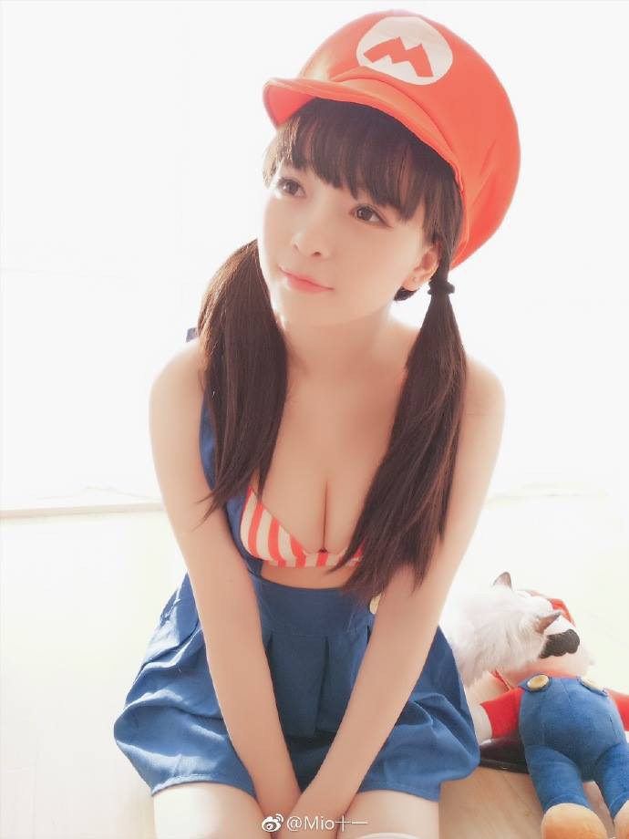 Cùng ngắm cosplay cô nàng Mario 