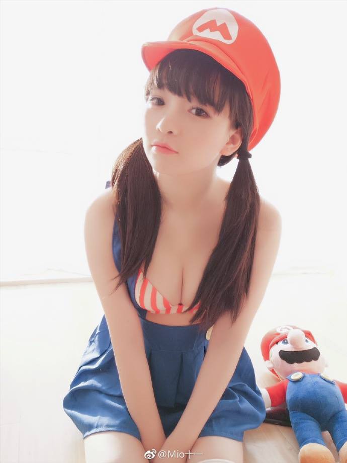 Cùng ngắm cosplay cô nàng Mario 