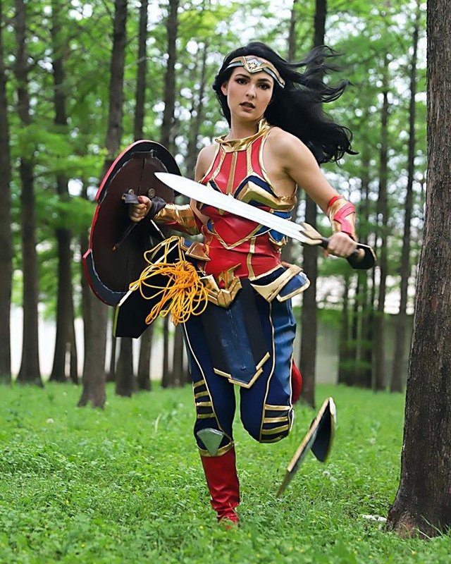 Nữ cường nhân trong thế giới siêu anh hùng của Marvel và DC đẹp rụng tim qua loạt ảnh cosplay - Ảnh 13.